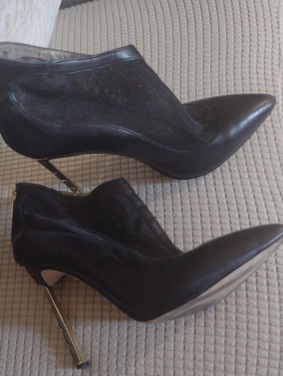 Sam Edelman Shoes - Sam Edelman Black Soft Leather Gold Accents Heels 7 - 7,5 $45